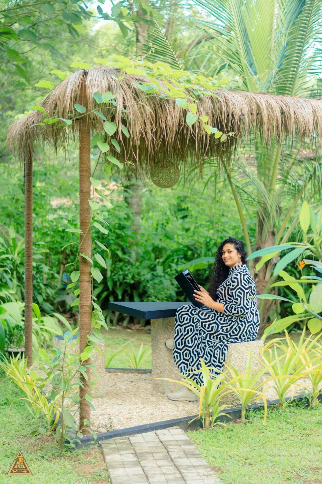 The Triangle Tangalle Buitenkant foto
