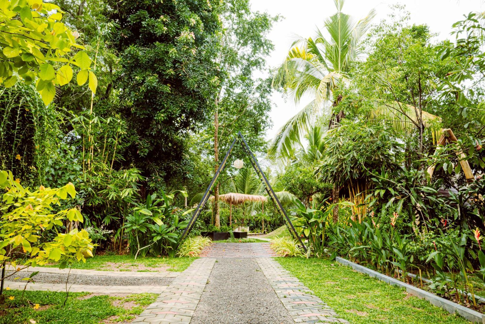The Triangle Tangalle Buitenkant foto